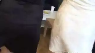 كانت سيدة رائعة المظهر تمارس الجنس مع رجل من مكتبها وتستمتع بكل ثانية منه