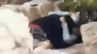 مغامرة جنسية في مكان عام: نيك صديقتي في بقعة منعزلة