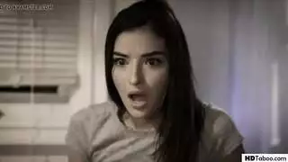 حفل زفاف الجزيرة الجنسي: الراقصات الساخنة في ملابس الجسم يُثقبن بقوة