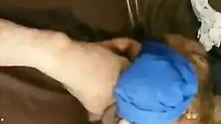 جنس قوي في غرفة المعيشة مع ميلف تتكلم بكلام فاحش