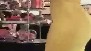 ثنائي الجنس مكمما بالإصبع