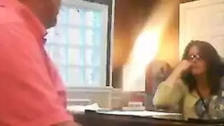 ممثلتنا الزياء تتنيكان مع المدير