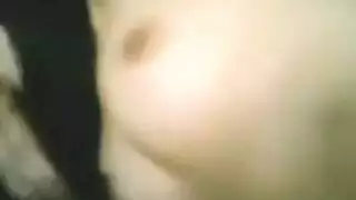 حركة استمناء إباحية: فتاة تايلاندية تجعله يرتعش بلمستها