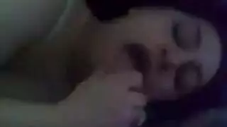 إنهاء بالقذف الداخلي بعد جماع خشن في ملابس نوم مفتوحة