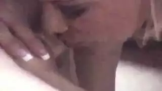 اثنين من الفتيات المثيرات المحببات مثل بيلا أوليفيا وفانا باردو يمارسان الحب مع عبد عاري