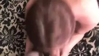 ثنائي مراهقين هاويين يمصان الزب ويلعقان في فيلم إباحي