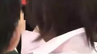 رحلة طبيبة البرية: جماع جماعي في المواصلات العامة