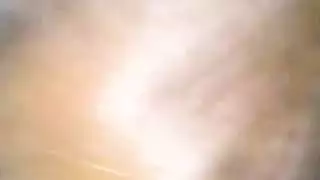 مكالمة فاحشة: أنين صريح وكلمات قذرة