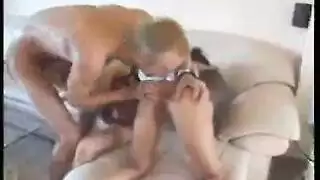 سكس واقف بوضعية كلابي امرأة تركب عكسية بمؤخرة كبيرة