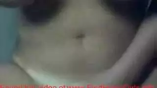 أشقراء ترتدي فستاناً وردياً تُملأ من قبل فحل عشوائي